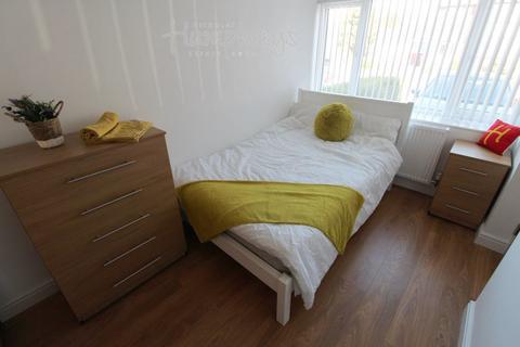 1 bedroom in a house share to rent, Stanton Road - VIEWINGS FROM 8am - 8pm