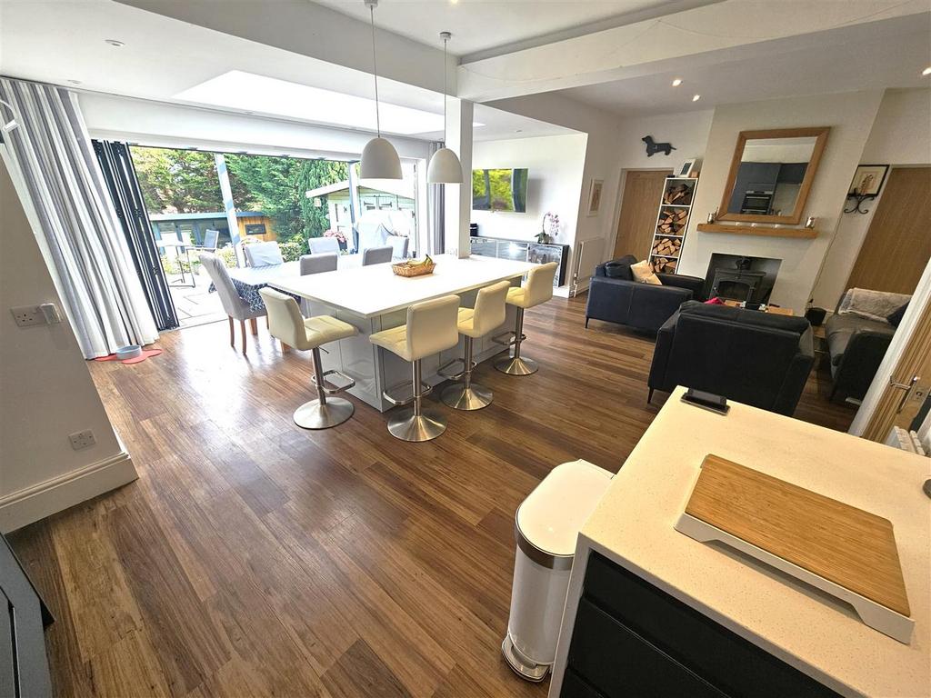 Church Lane East, Aldershot 5 bed detached house for sale £750,000