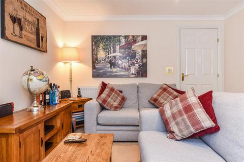14 Blossom Close, Andover, SP10 3RR