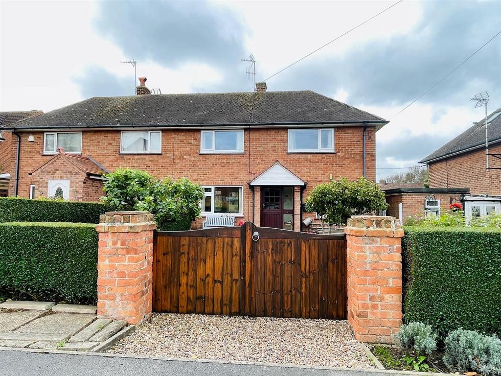 Henson Close, Upper Saxondale, Nottingham 3 bed semidetached house for