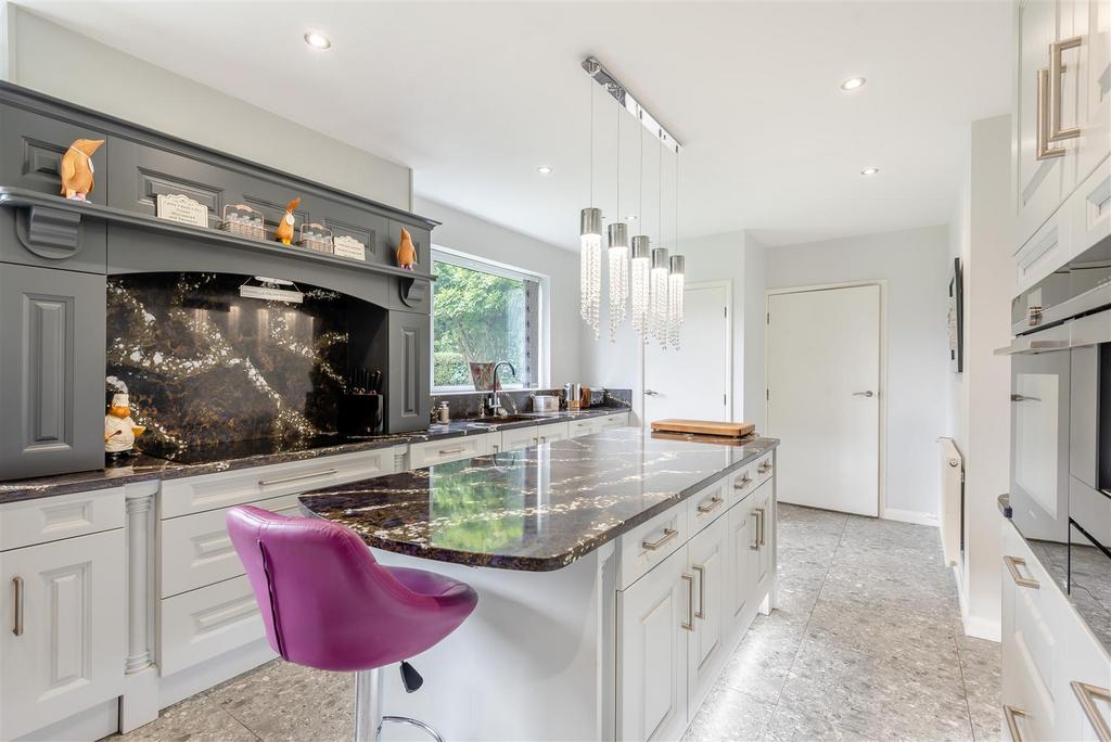 8573874-interior19.jpg