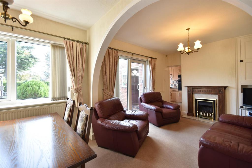 London Road, New Balderton, Newark 3 bed detached house for sale £285,000