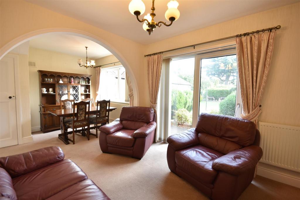 London Road, New Balderton, Newark 3 bed detached house for sale £285,000