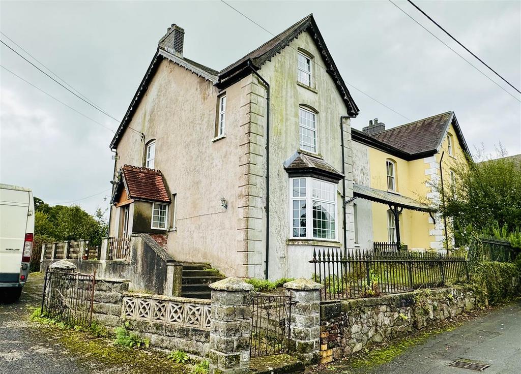 Walters Road, Llangadog 5 bed house for sale £369,500