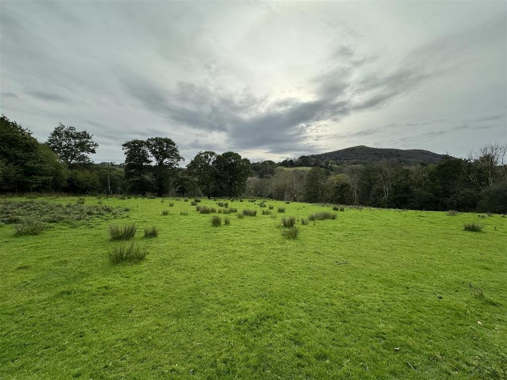 Llansadwrn, Llanwrda 3 bed property with land for sale £435,000