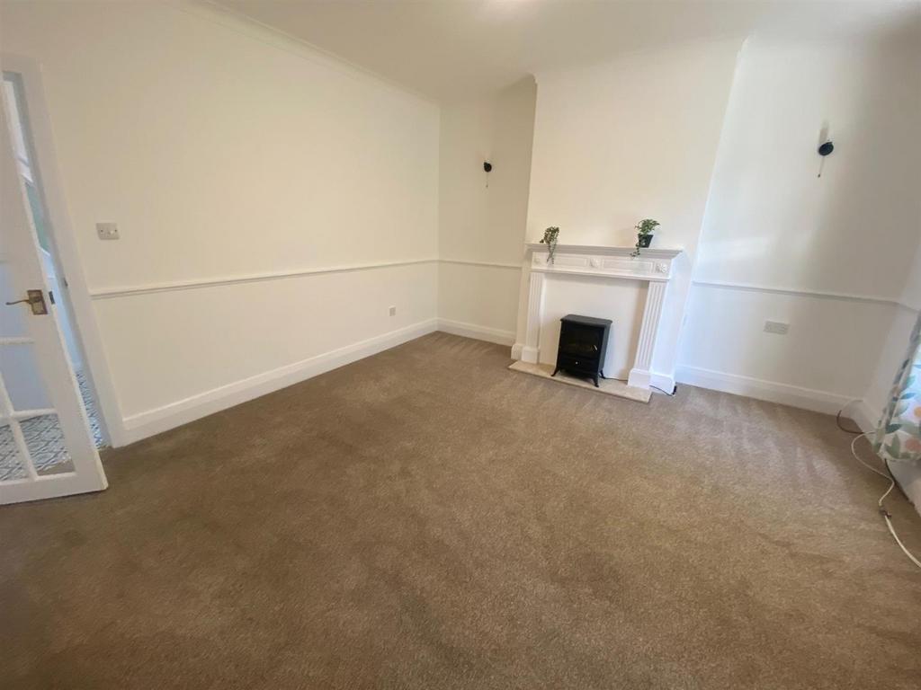 LOUNGE 1.jpg