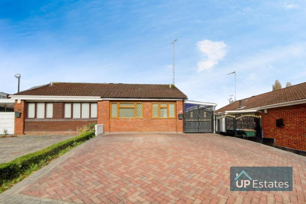 Mantilla Drive, Stivichall Grange... 2 bed semidetached bungalow £
