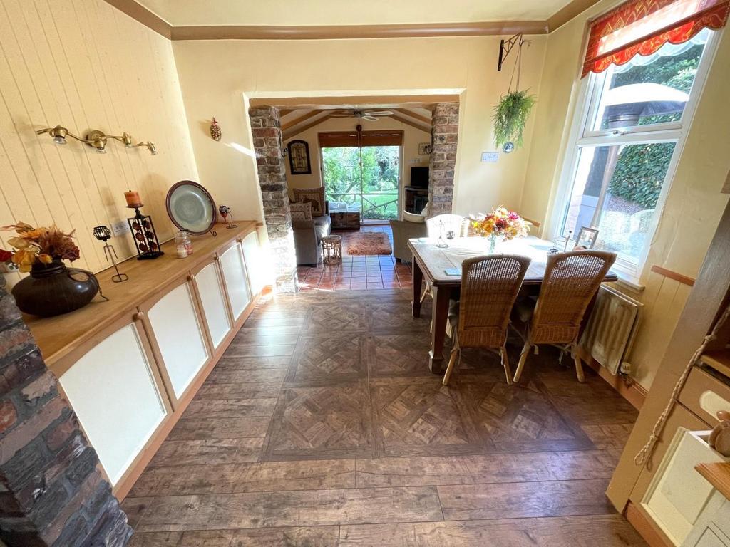 Kitchen diner