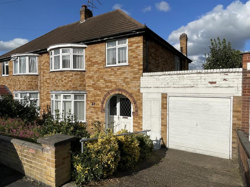 Fielding Road, Birstall, Leics 3 bed semidetached house for sale £