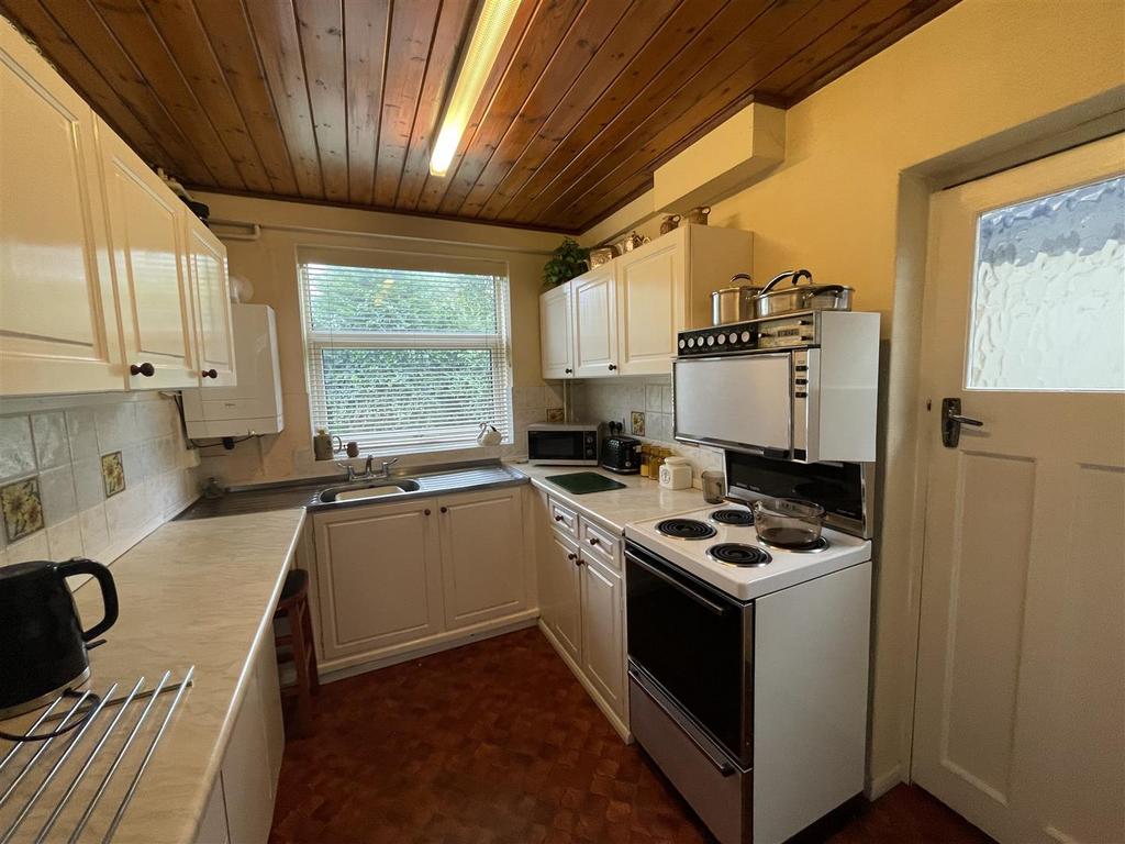 Fielding Road, Birstall, Leics 3 bed semidetached house for sale £
