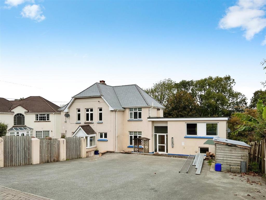 Lynhurst Avenue, Sticklepath, Barnstaple 5 bed detached house £450,000