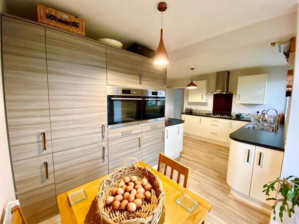 Chanters Hill, Barnstaple 2 bed detached bungalow for sale £360,000