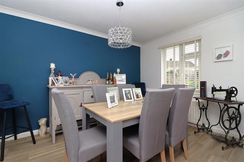 120 Chanters Hill, Barnstaple, EX32 8DE