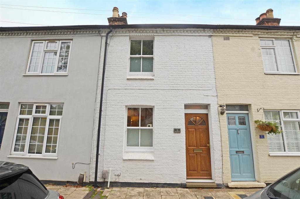 Bell Road, East Molesey 3 bed terraced house £2,000 pcm (£462 pw)