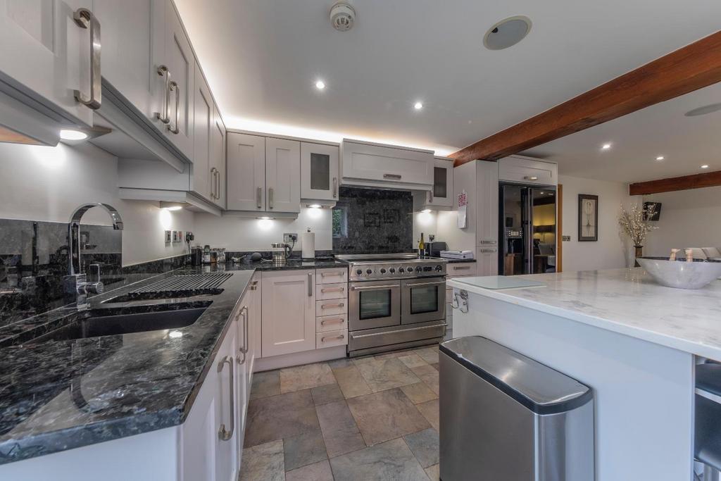 The Oaklands-2-005.JPG