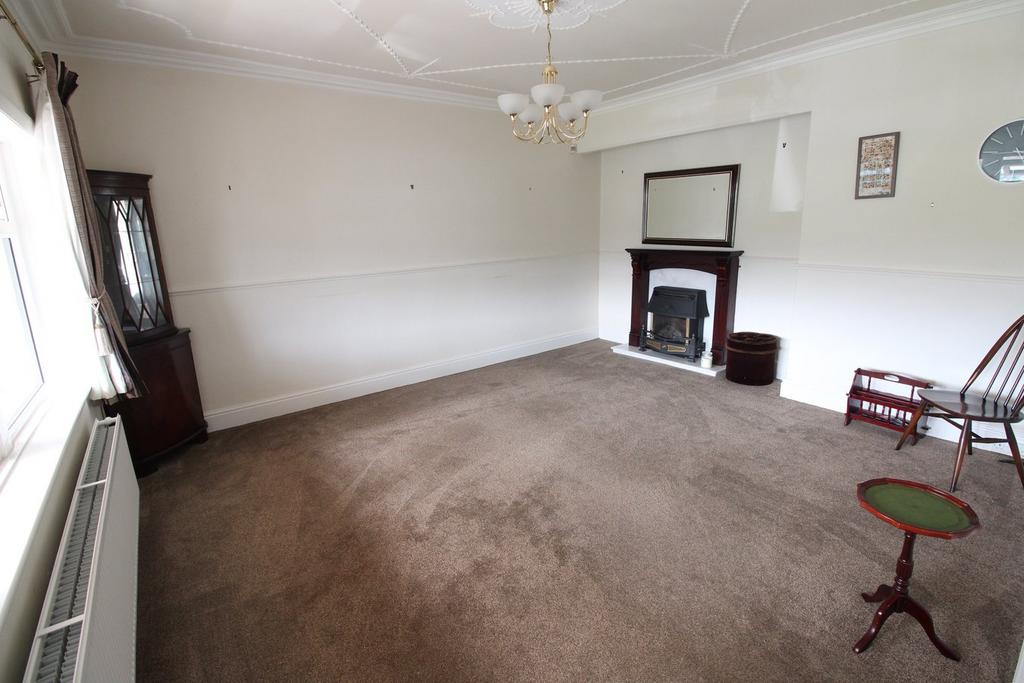 Bradford Road, Riddlesden, Keighley... 2 bed semidetached bungalow for