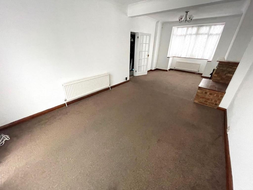 LIVING ROOM.jpg