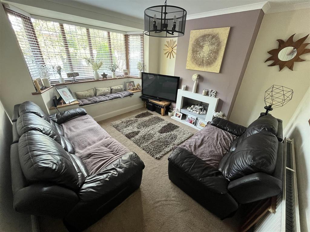 Lutterworth Road, Nuneaton 4 bed semidetached house for sale £320,000