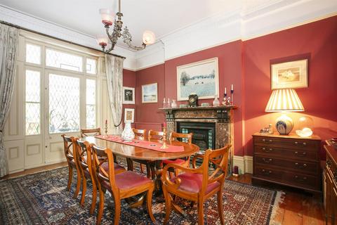 113 Knatchbull Road, London, SE5 9QY