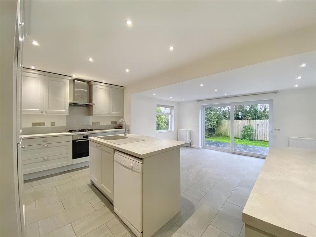 Mayfield Acres, Kilgetty 3 bed detached bungalow for sale £275,000