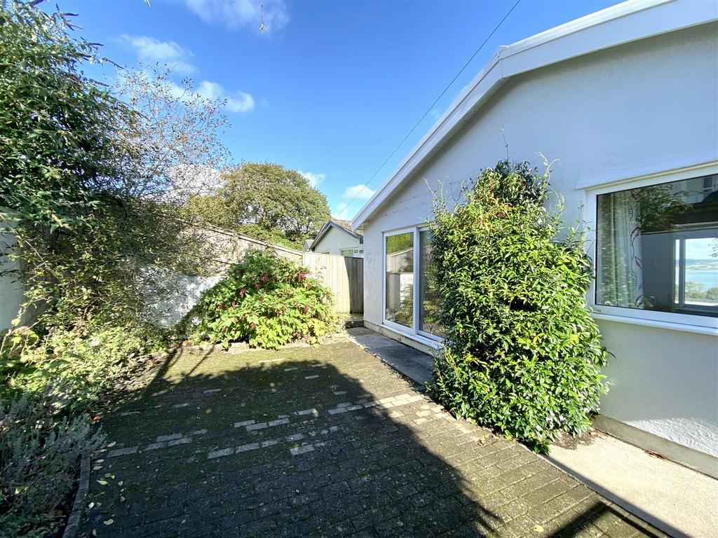 Scandinavia Heights, Saundersfoot 2 bed detached bungalow for sale £