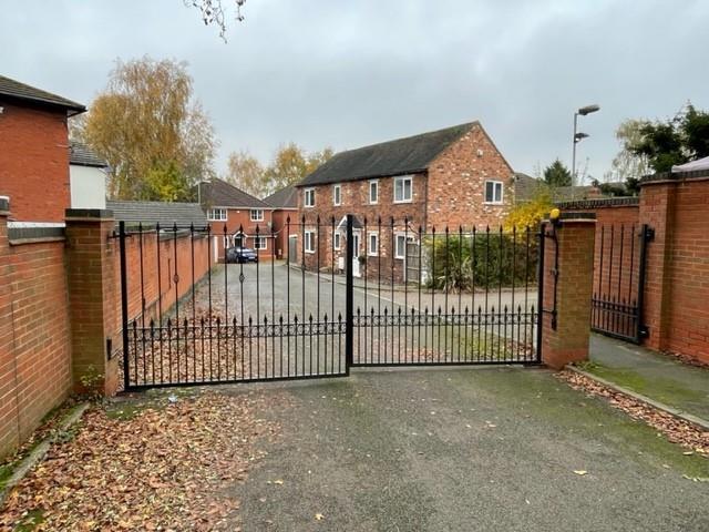 Parkfield gate 1.jpg