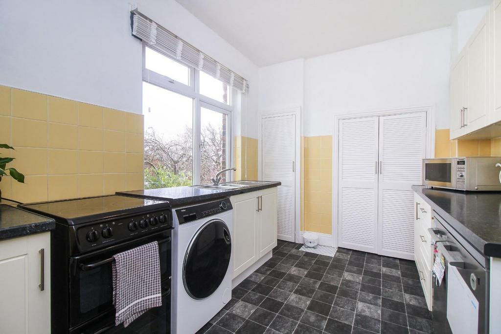 Closefield Grove, Whitley Bay 2 bed flat £775 pcm (£179 pw)