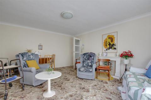 2 bedroom flat for sale - Victoria Park Gardens, Worthing