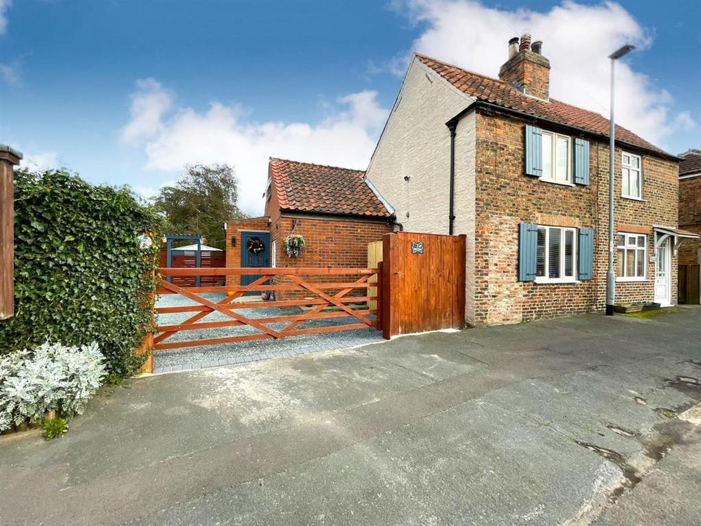 Spetch Cottages, Withernwick, Hull 2 bed cottage for sale £189,950