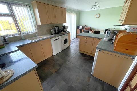 3 bedroom semi-detached house for sale, Weltmore Road, Luton, Bedfordshire