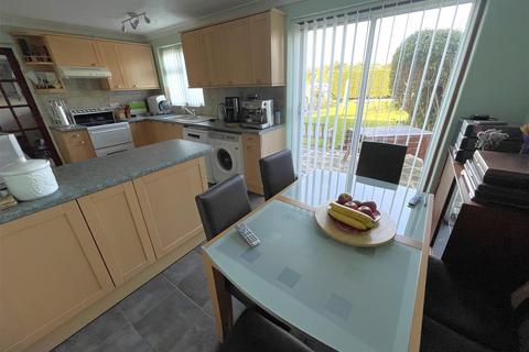 3 bedroom semi-detached house for sale, Weltmore Road, Luton, Bedfordshire