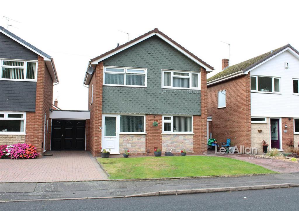 Heathlands Close, Kingswinford 3 bed detached house £315,000
