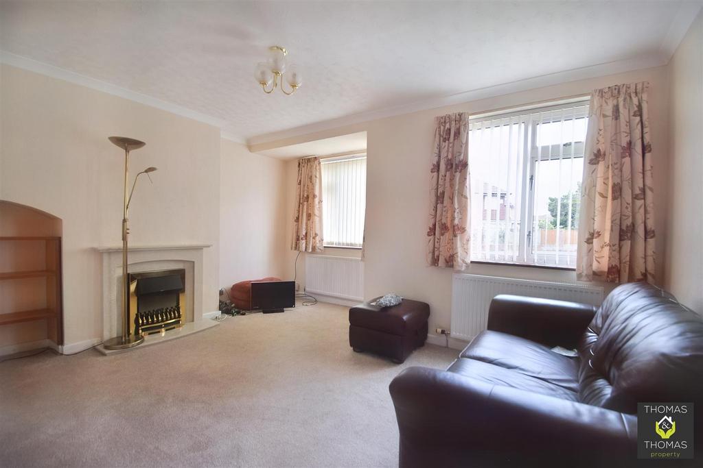 Park Avenue, Longlevens 3 bed semidetached house £1,100 pcm (£254 pw)