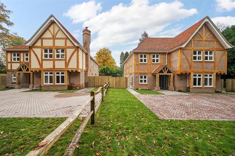 Foxtrot Highercombe Road, Haslemere, GU27 2LQ