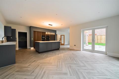 Foxtrot Highercombe Road, Haslemere, GU27 2LQ