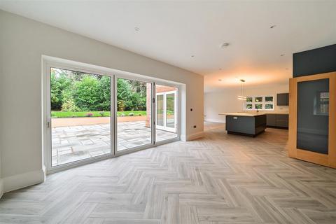 Foxtrot Highercombe Road, Haslemere, GU27 2LQ