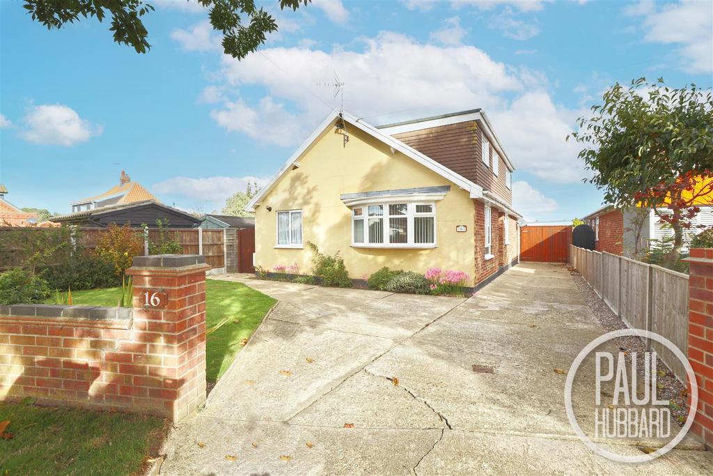 Clover Way, Lowestoft, NR32 4 bed detached bungalow for sale £375,000