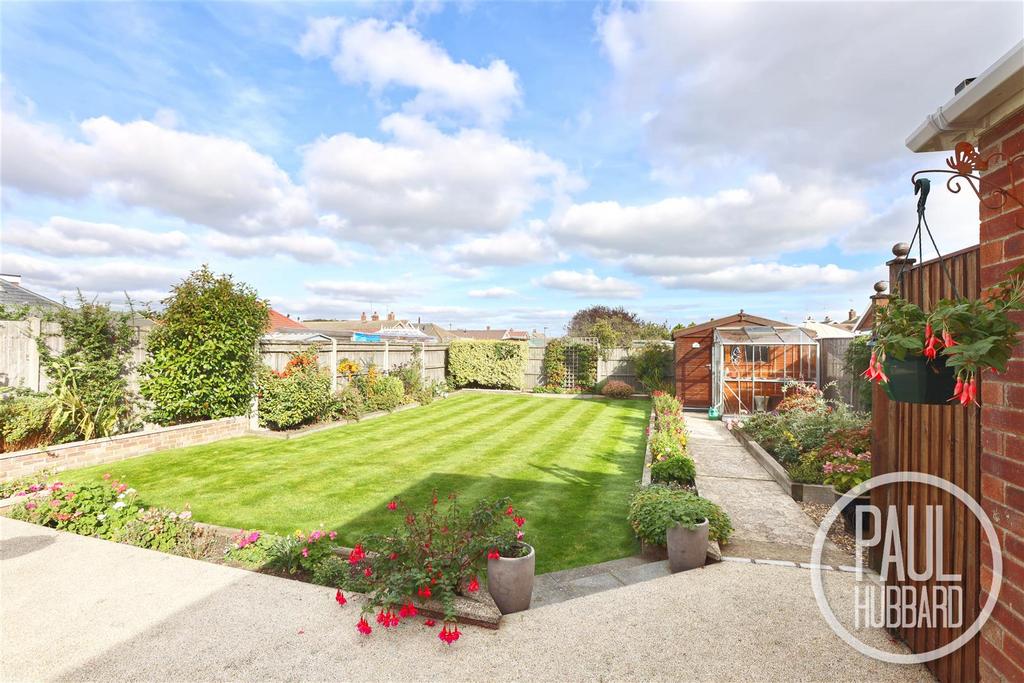 Clover Way, Lowestoft, NR32 4 bed detached bungalow for sale £375,000