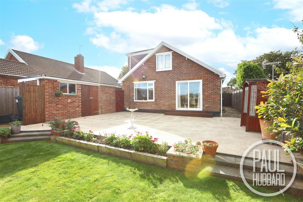 Clover Way, Lowestoft, NR32 4 bed detached bungalow for sale £360,000