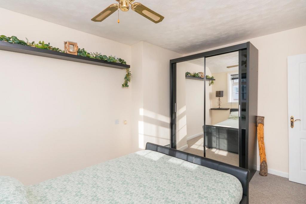 ELAVNYLG69 - Bedroom A.jpg