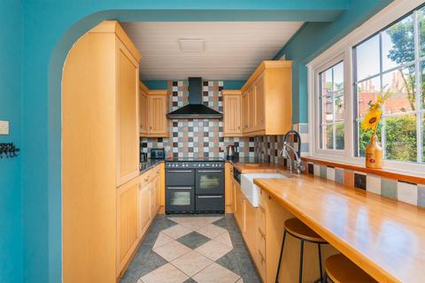 96 Glyn Vale, Bristol, BS3 5JF