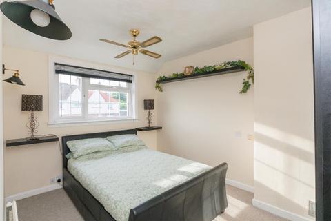 96 Glyn Vale, Bristol, BS3 5JF