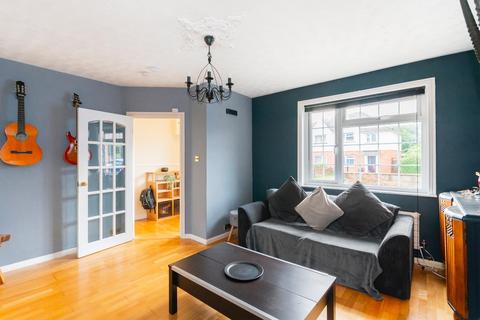 96 Glyn Vale, Bristol, BS3 5JF