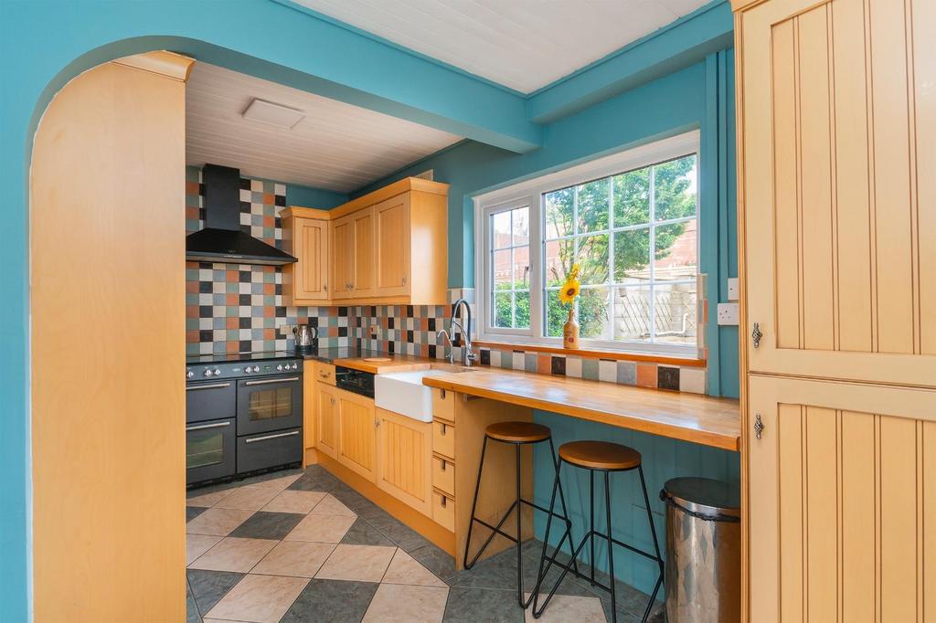 ELAVNYLG69 - Kitchen B.jpg