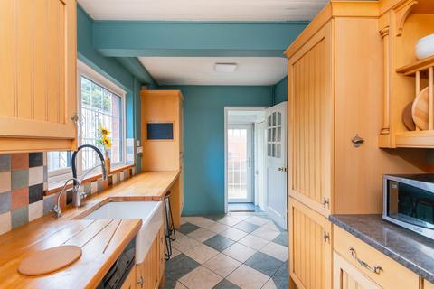 96 Glyn Vale, Bristol, BS3 5JF