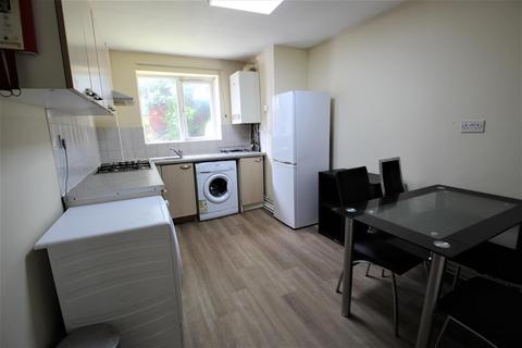 3 bedroom apartment to rent, Pennington Court, Delph Lane, Woodhouse, Leeds, LS6 2RW