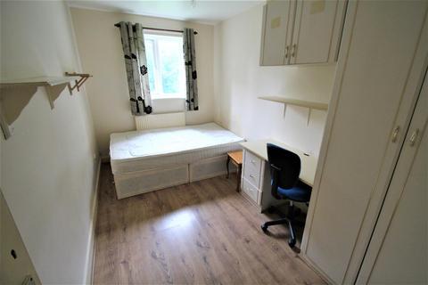 3 bedroom apartment to rent, Pennington Court, Delph Lane, Woodhouse, Leeds, LS6 2RW