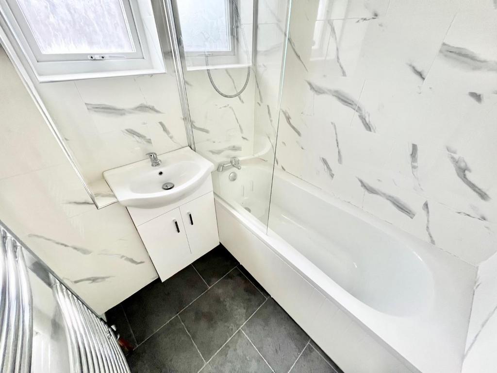 108 bevan way 11.jpg