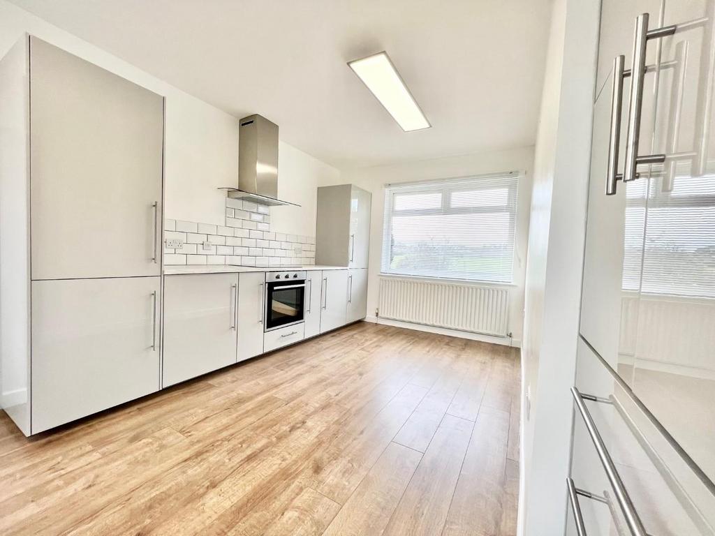 108 bevan way 2.jpg