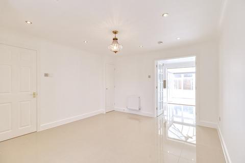 3 bedroom semi-detached house for sale - Fyfield Drive, South Ockendon RM15